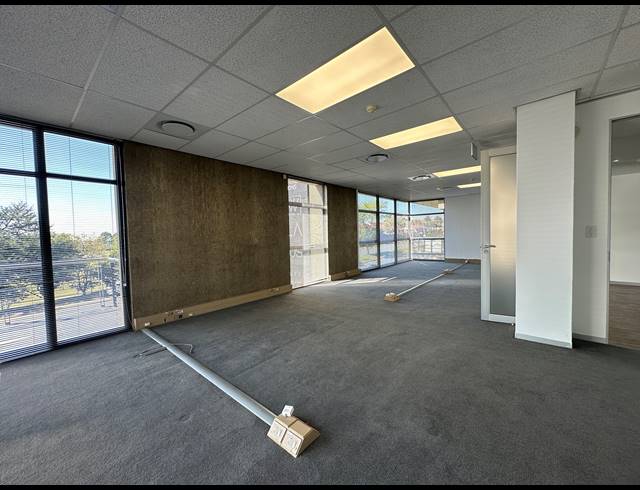 512M² OFFICE TO LET IN SANDHURST
